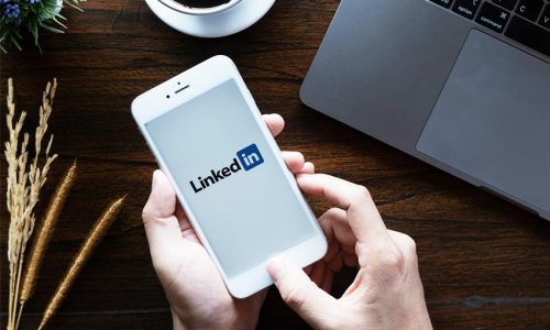 Optimierung der persönlichen Marke auf LinkedIn für mehr berufliche Chancen und Netzwerkmöglichkeiten.